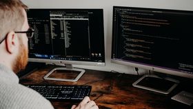 Ce salariu are un IT-ist în 2024? Domeniul este unul dintre cele mai bine plătite din România